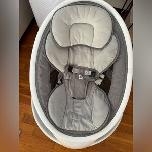 Munchkin Bluetooth Enabled Baby Swing